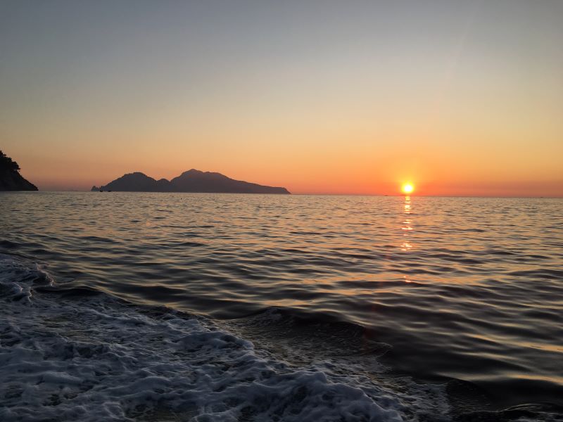 "Wenn bei Capri die rote Sonne im Meer versinkt ..."